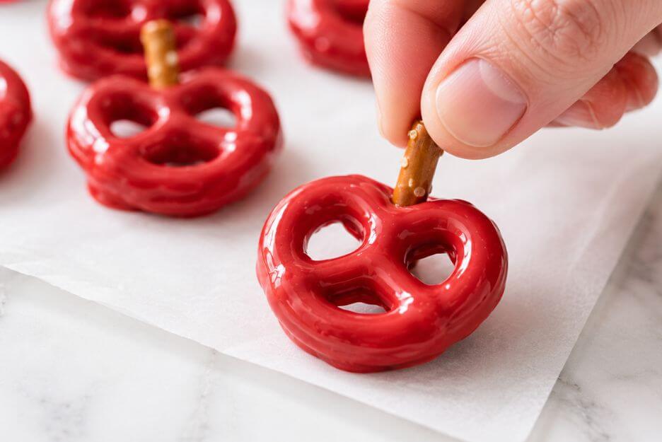 easy apple pretzel bites